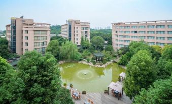 Luxury Blue Horizon Hotel (Wuxi Huishan Wanda Plaza)