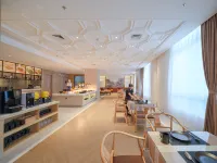 Vienna International Hotel (Shaoguan High-speed Railway Station Square Branch)
