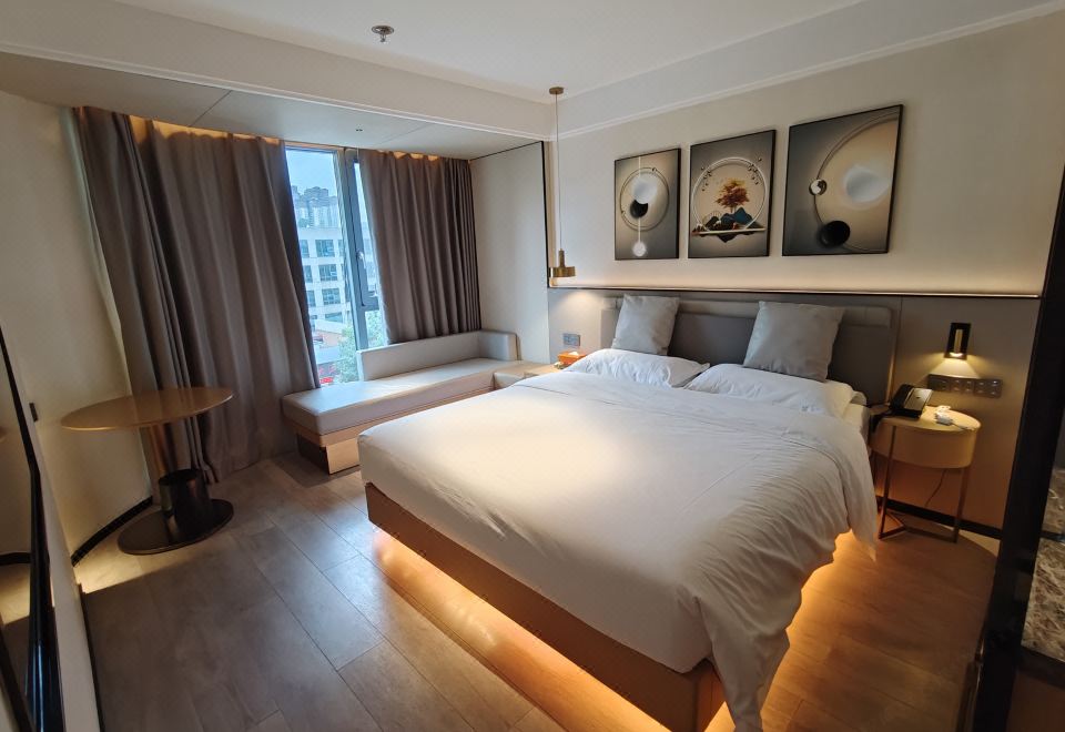 设计师优享大床房（智能客控+落地大窗+遮光窗帘）