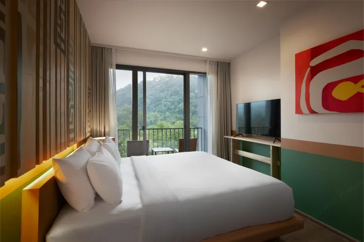 ห้องดีลักซ์ เตียงใหญ่ พร้อมวิวภูเขา