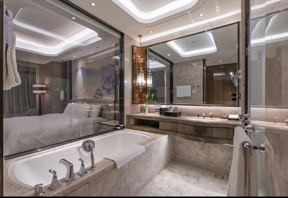 高级豪华大床房（尊享空间+深睡床垫+高层通透采光 ）