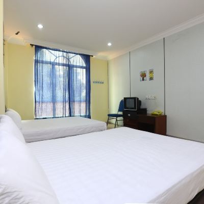 Family Room Kupon SPOT ON 89857 Azra Inn Rumah Tumpangan