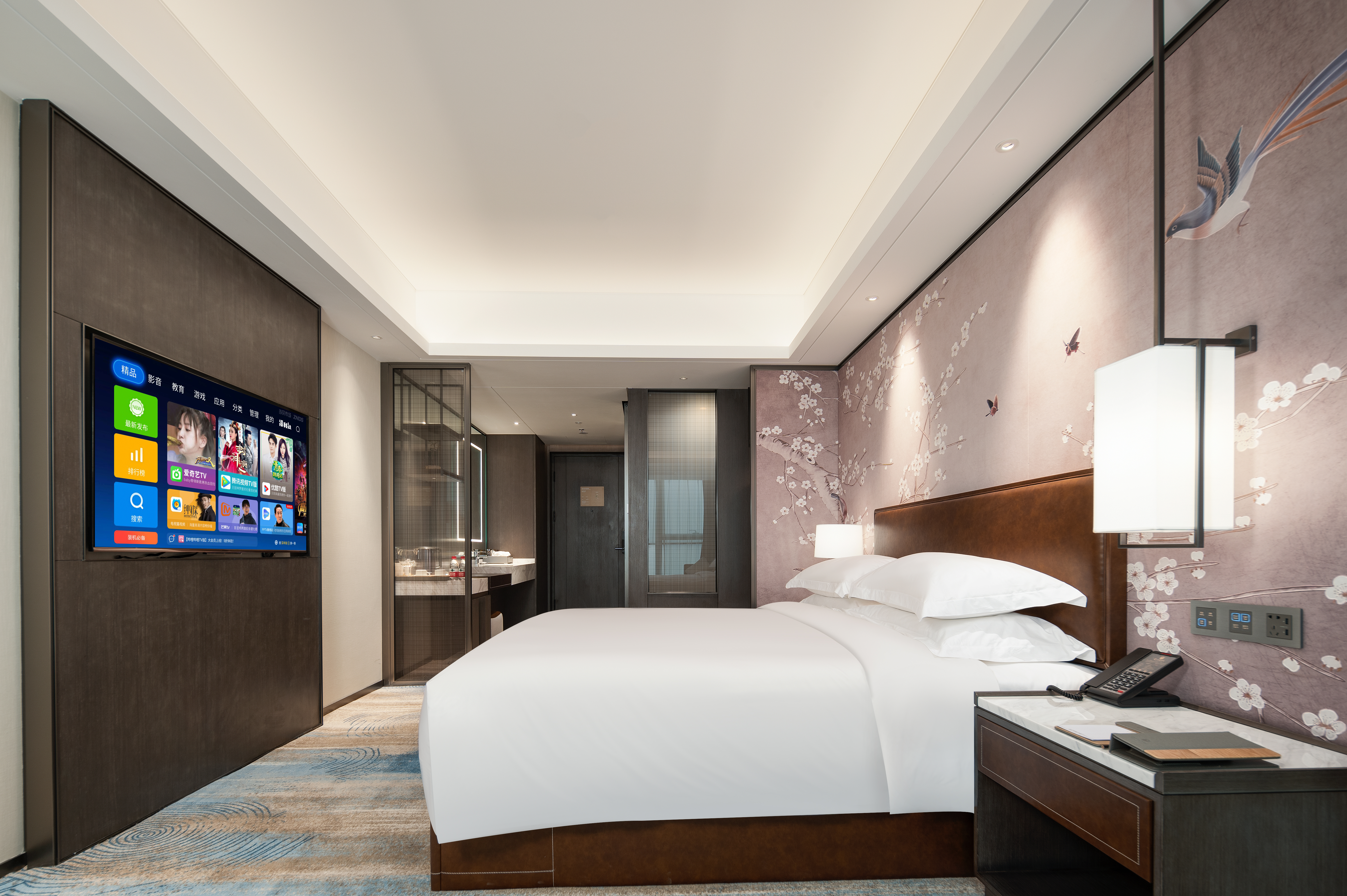 云端.湖景行政大床房（智能客控+办公友好+落地窗）