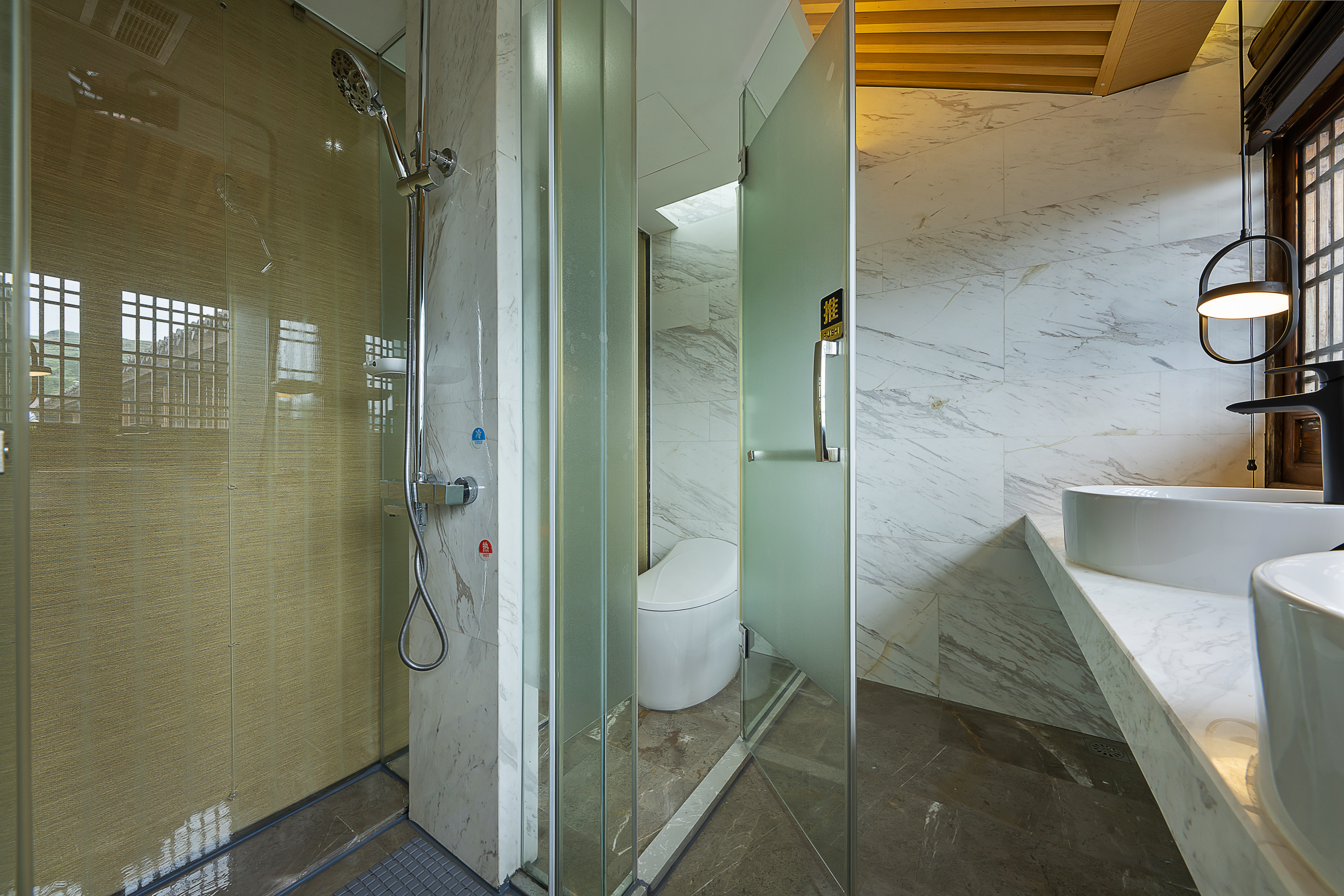 小楼枫情·Loft复式大床套房·按摩浴缸