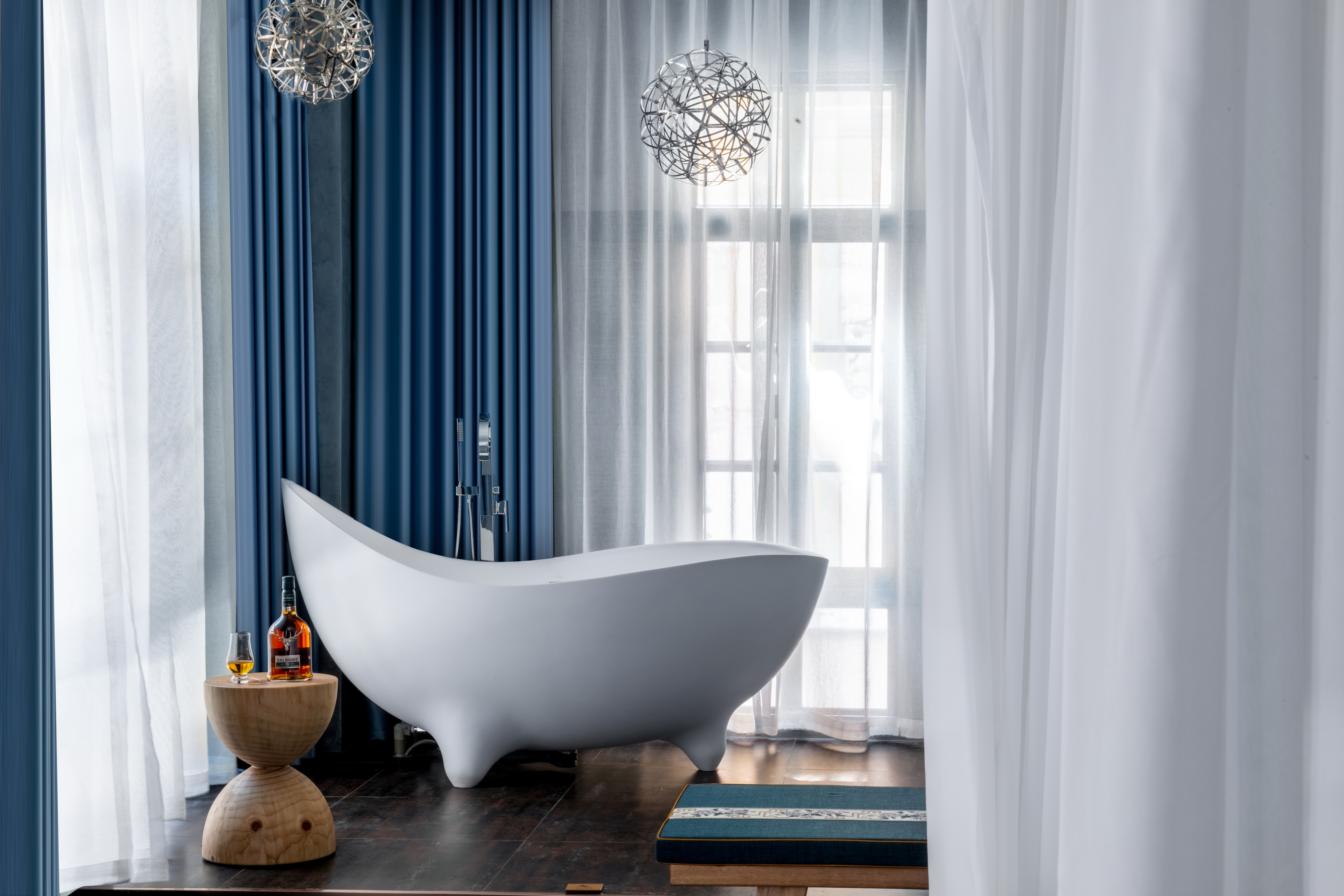 傈僳族|独享270°浴缸圆床房