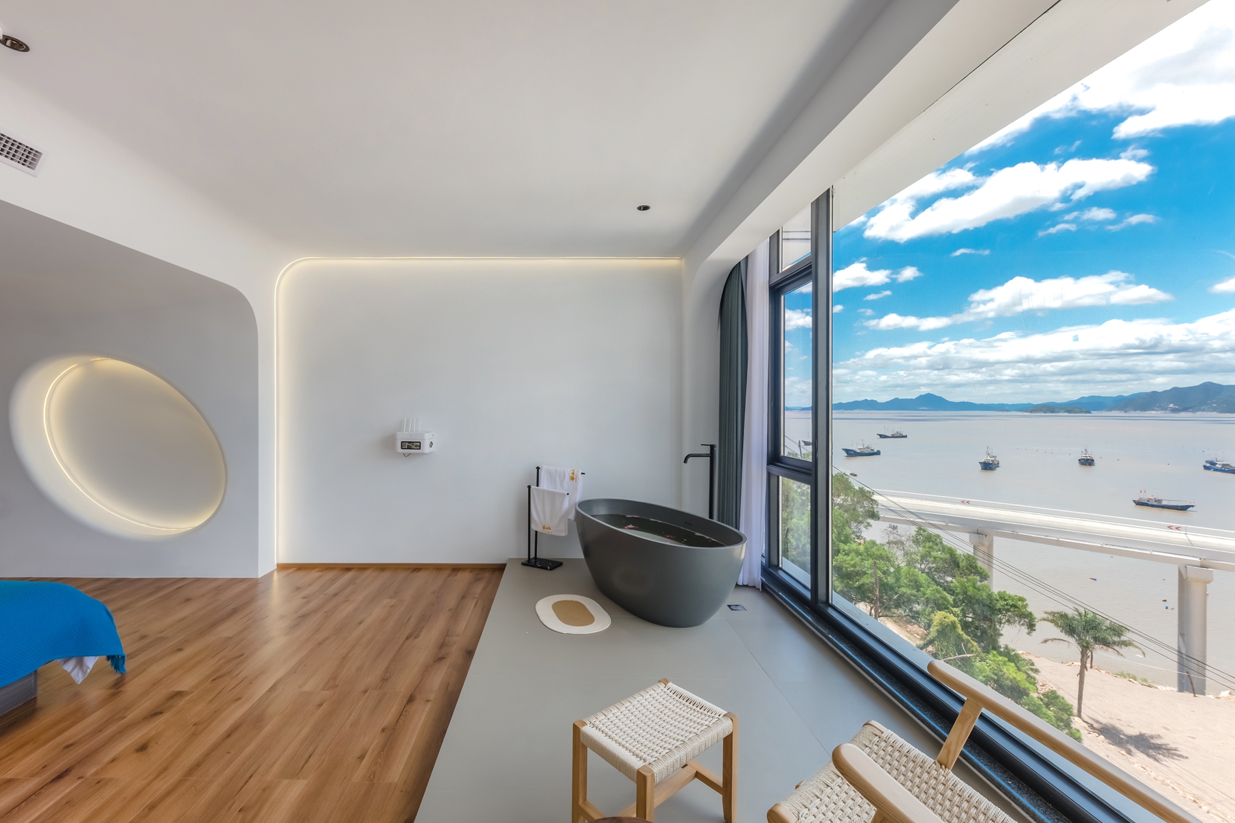 Floral Hotel·Xiapu Mid Mountain Lansu Hotel (Sansha Dongbi Store)悦己-180°海景浴缸日落房（梳化床+办公桌+窗外好景）