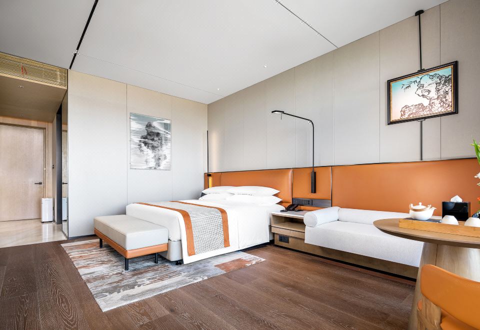 King Lake View Room