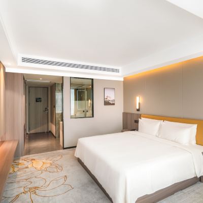 高級大床房（裸棉+大落地窗） 綿陽高新亞朵X飯店優惠