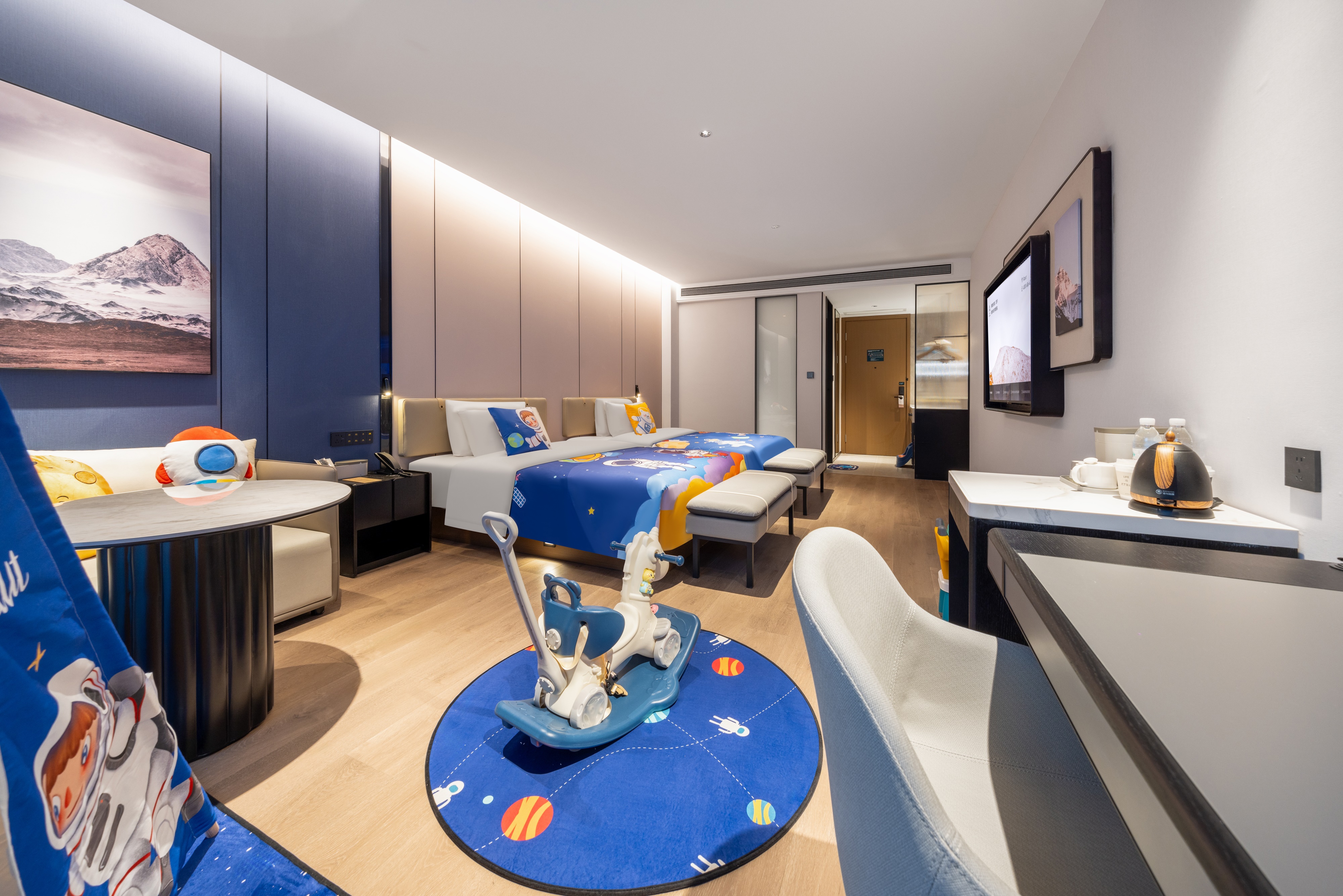 尊享亲子双床房（电视投屏+小冰箱+语音客控）