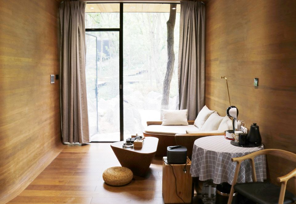 抱石·1号小木屋温泉房