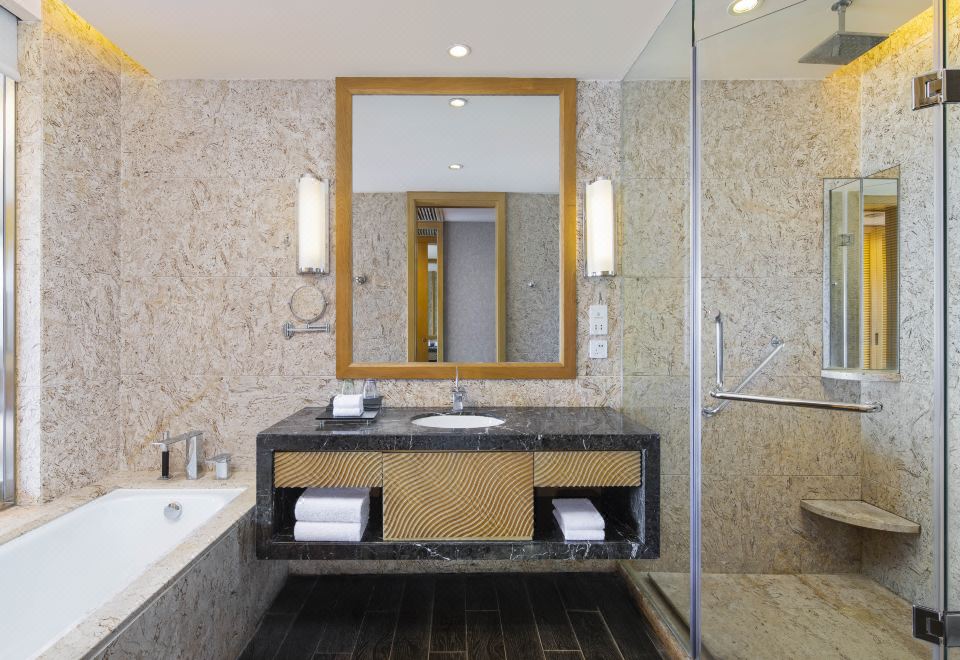 Sanya Four Points by SheratonDeluxe 180° Sea-View Double Bed Room