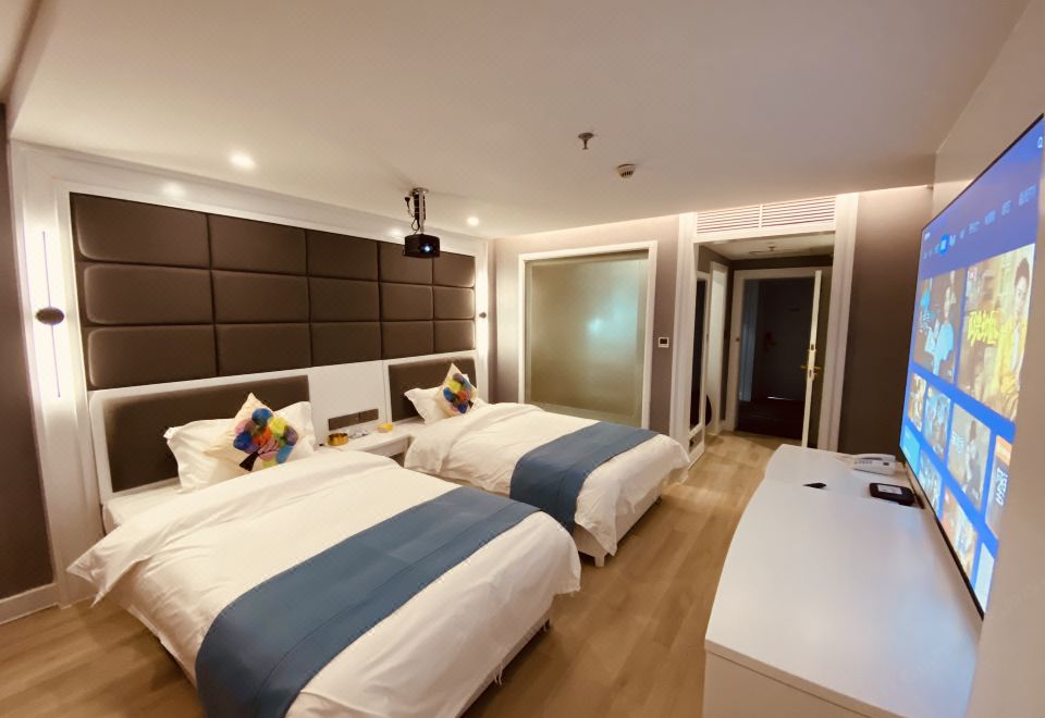 Featured Recreation Room (2 Beds)