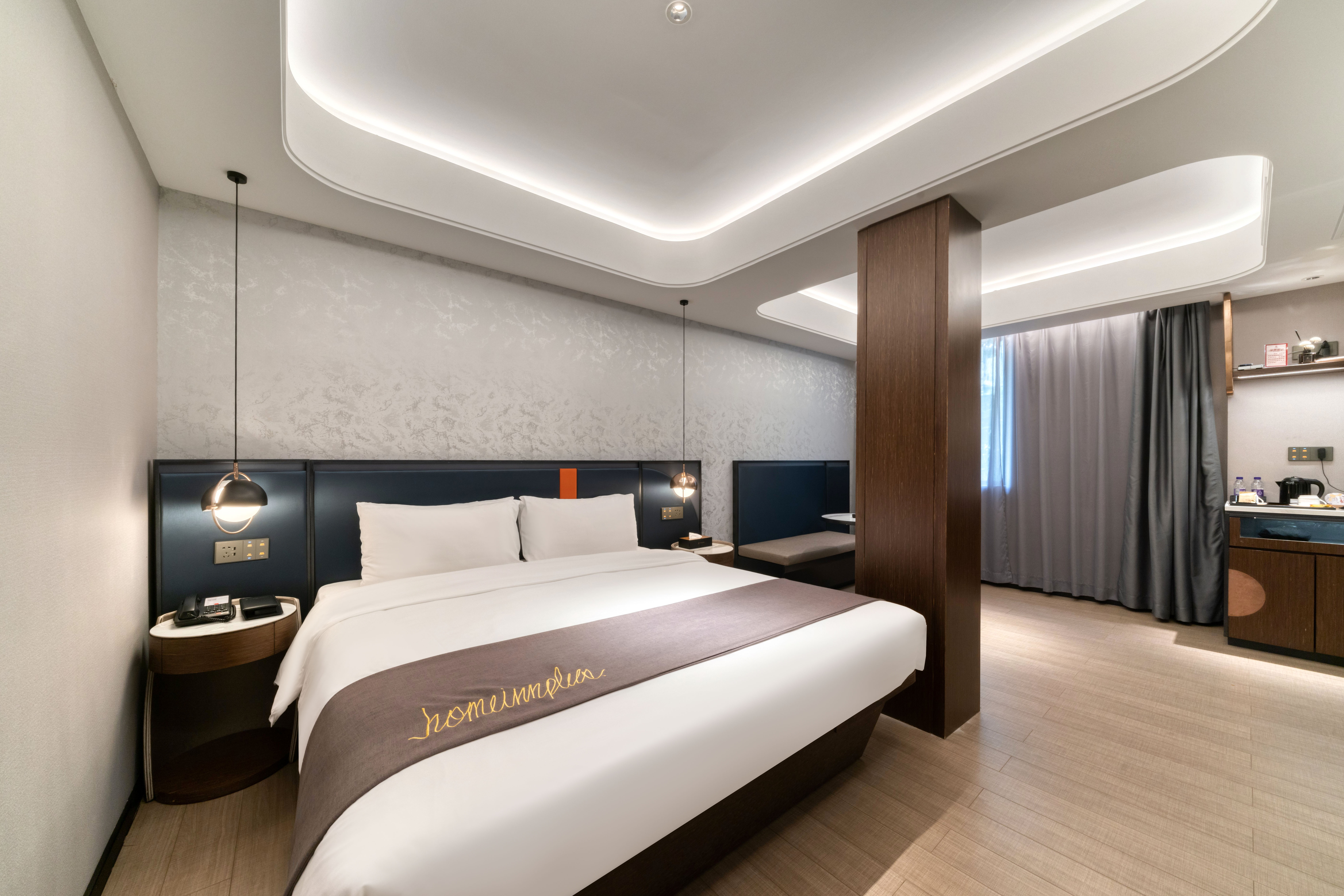 特色大床房（莱芬吹风机+智能小度）