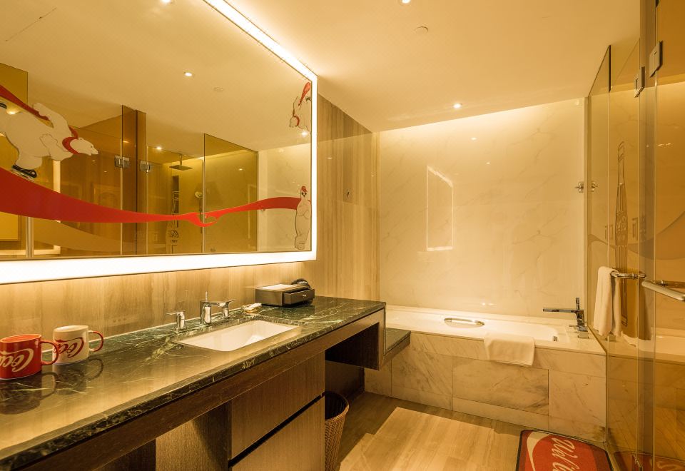 Radisson Blu Shanghai Pudong JinqiaoCoca-Cola Themed Suite