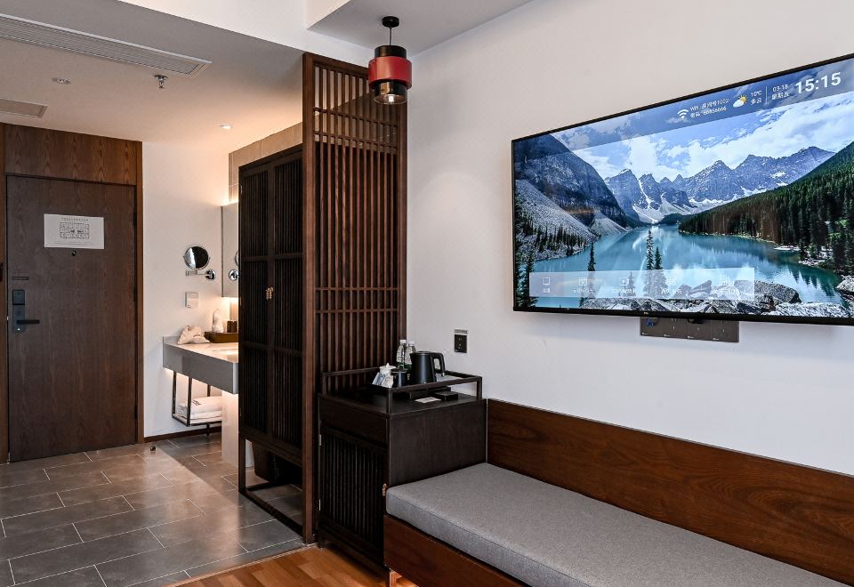 QIANNA HOTEL (Gongyi Huaxi Square)Executive Double Bed Room