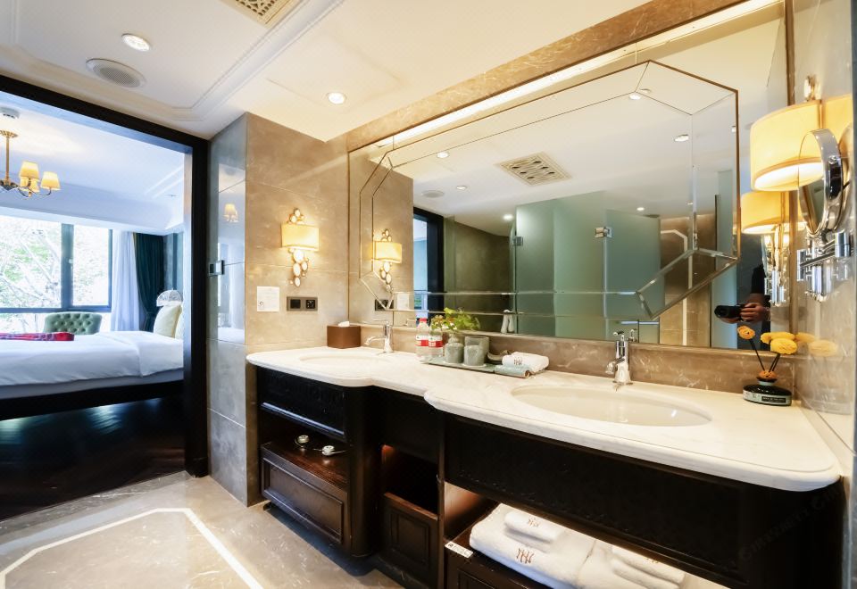 Hangzhou The New HotelHe Zhuang Lakeside Double Bed Room