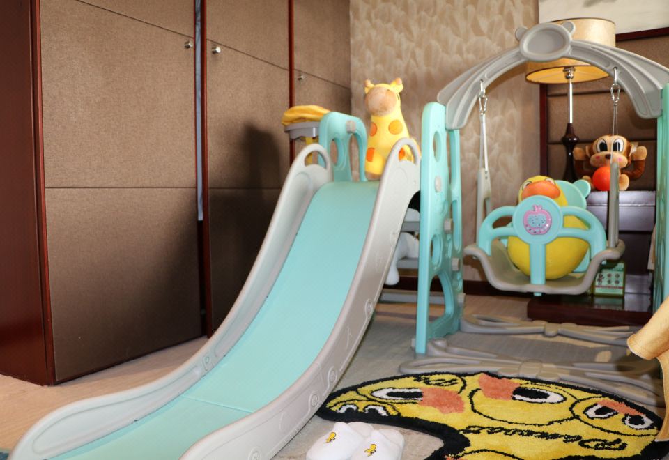 盼酷小黃鴨親子主題高級間