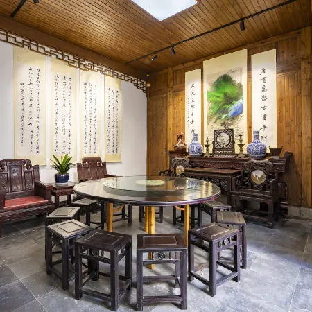 Floral Lux Hotel · Shexian Ji Rong Shan Guan Culture Theme Hotel Отели в г. Шэсянь