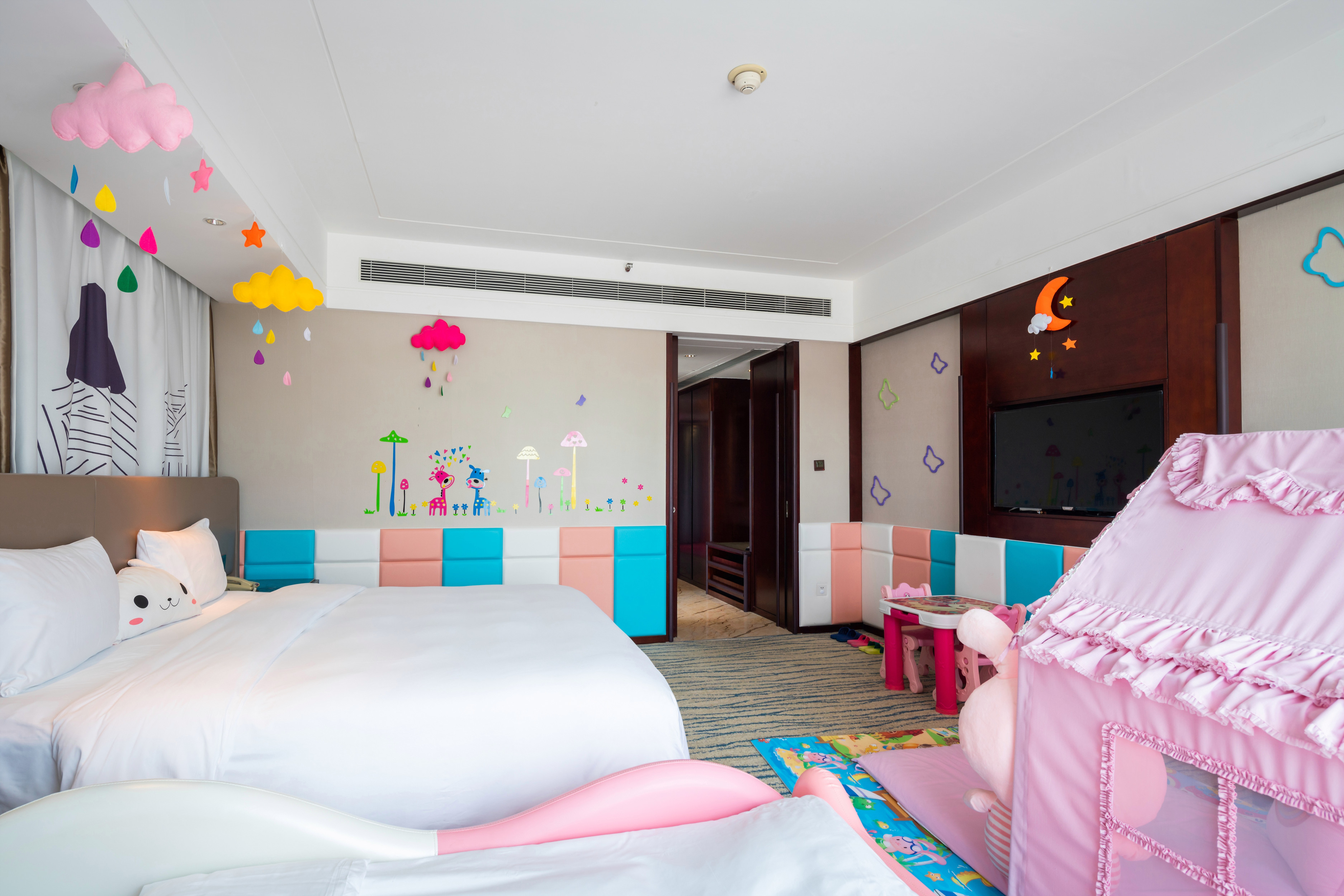 亲子主题套房【童趣盎然】+【宽绰大床】
