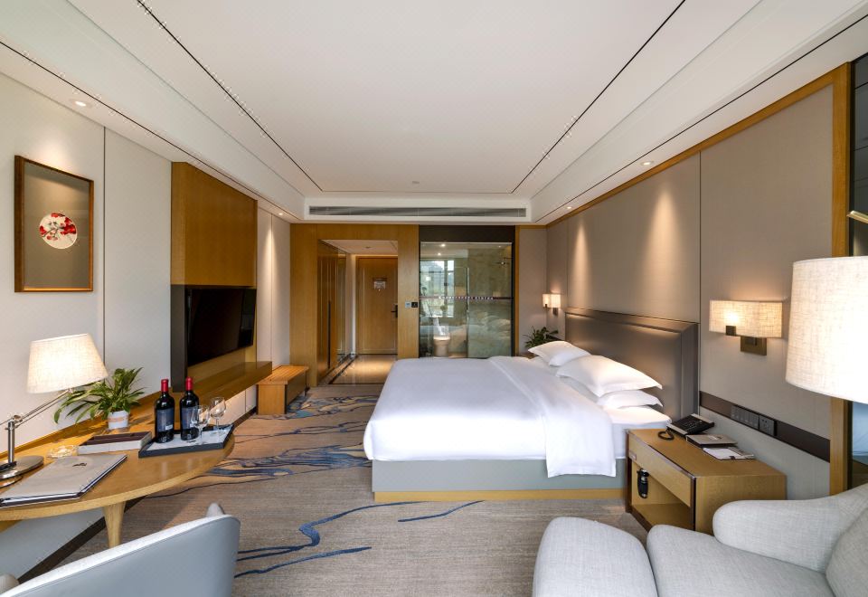 Yijing Guanlan HotelDeluxe Panoramic Queen Room