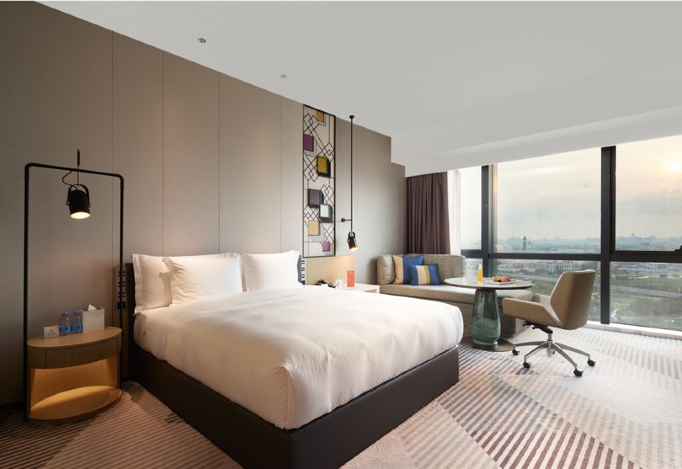 高級湖景大床房