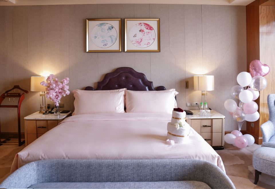 Chateau Star River QingdaoCherry Blossom Themed Suite
