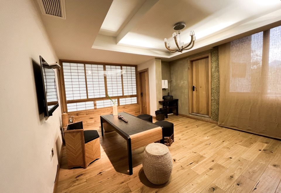 Qixian Two-Bedroom Suite With A Living Room