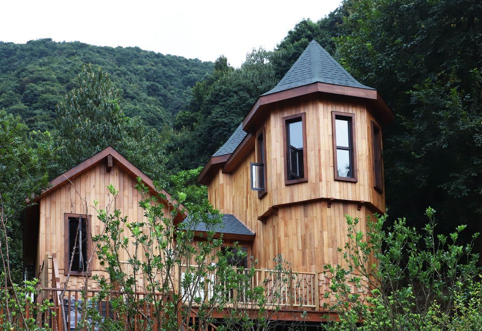 Hangzhou SENBO Nature Park and ResortForest Castle King Cottage
