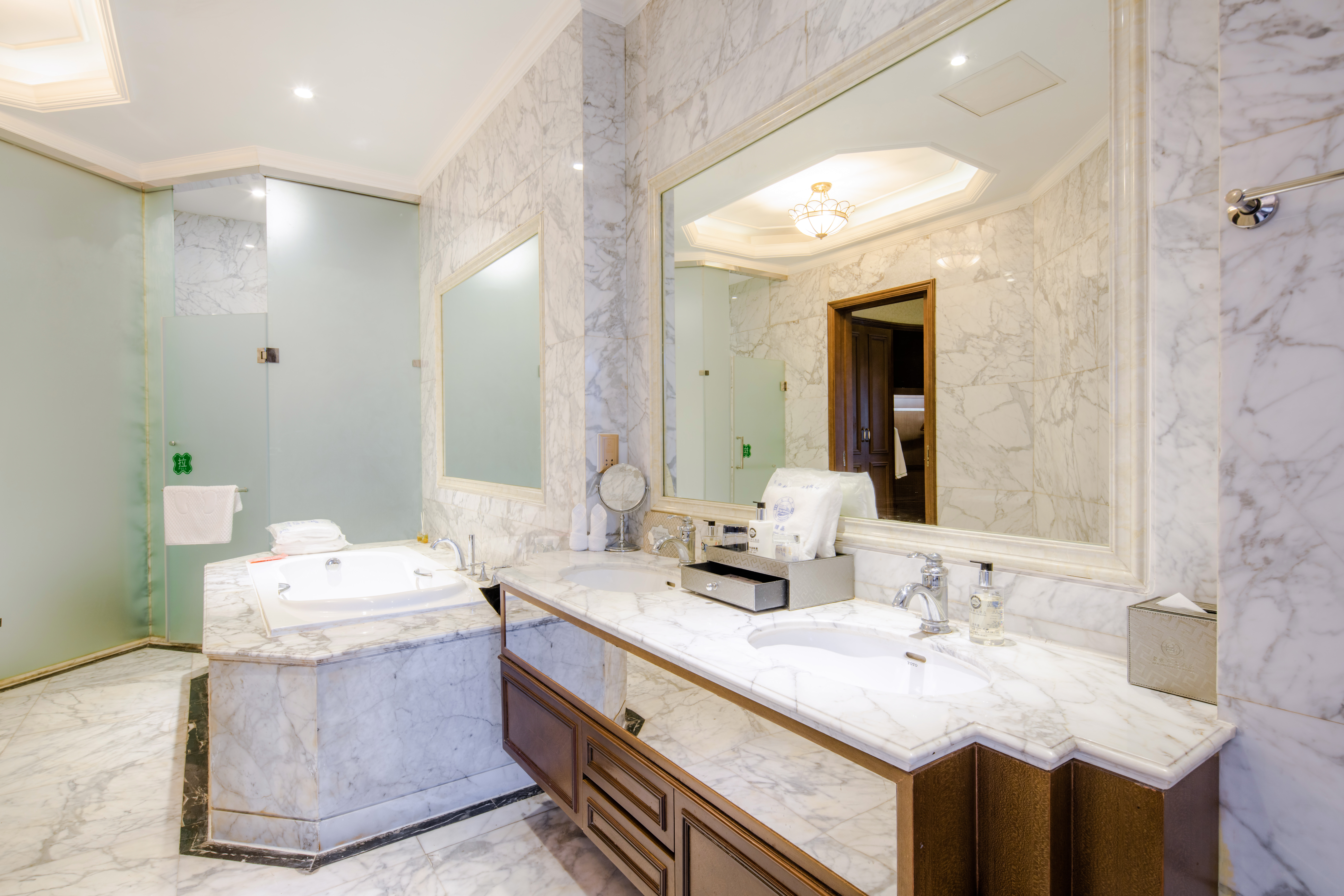 玻璃悬索奇观豪华套房