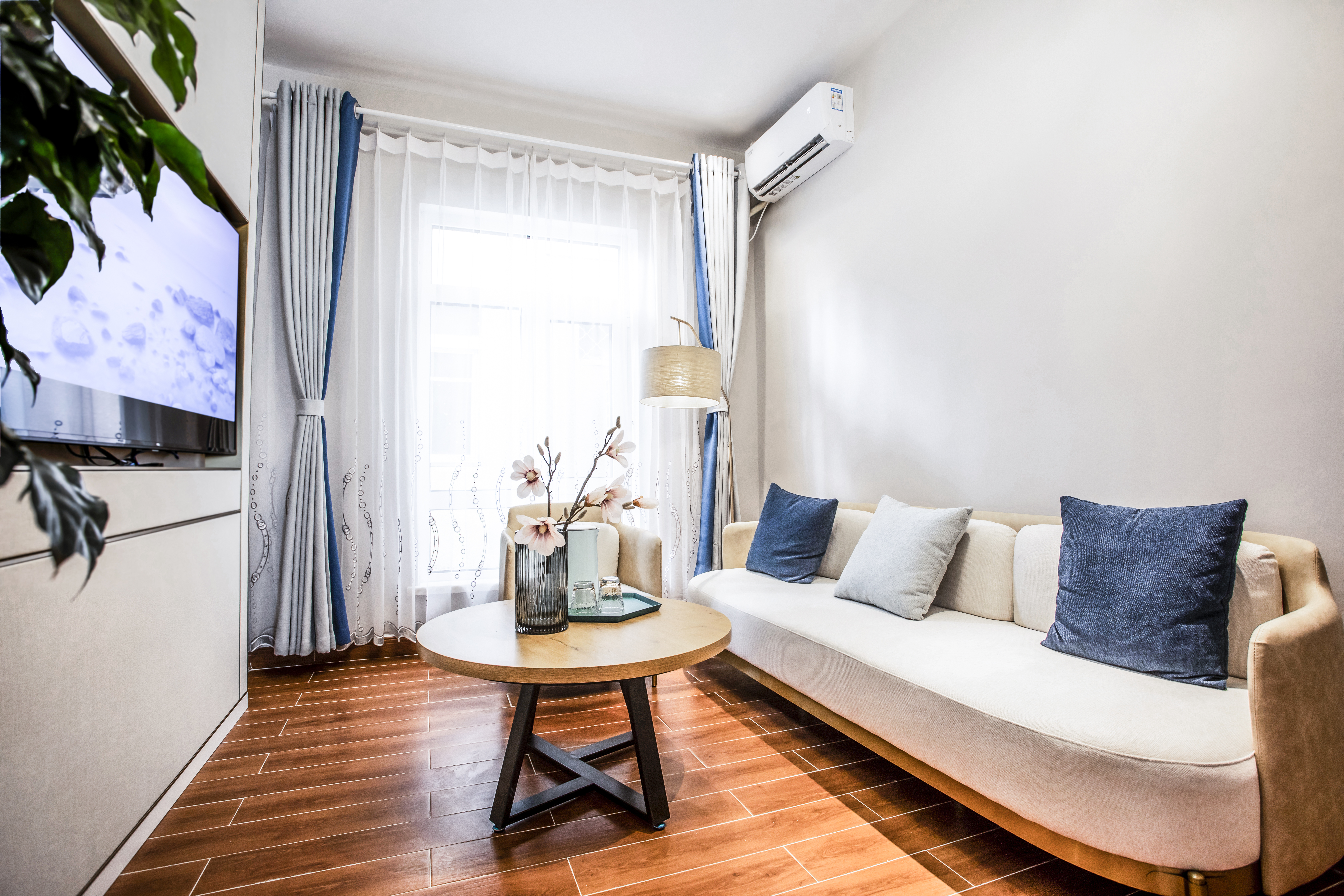 Orange Hotel (Beijing Zhongguancun Software Park)月若流金高级大床房（小冰箱+智能客控+手机投屏）