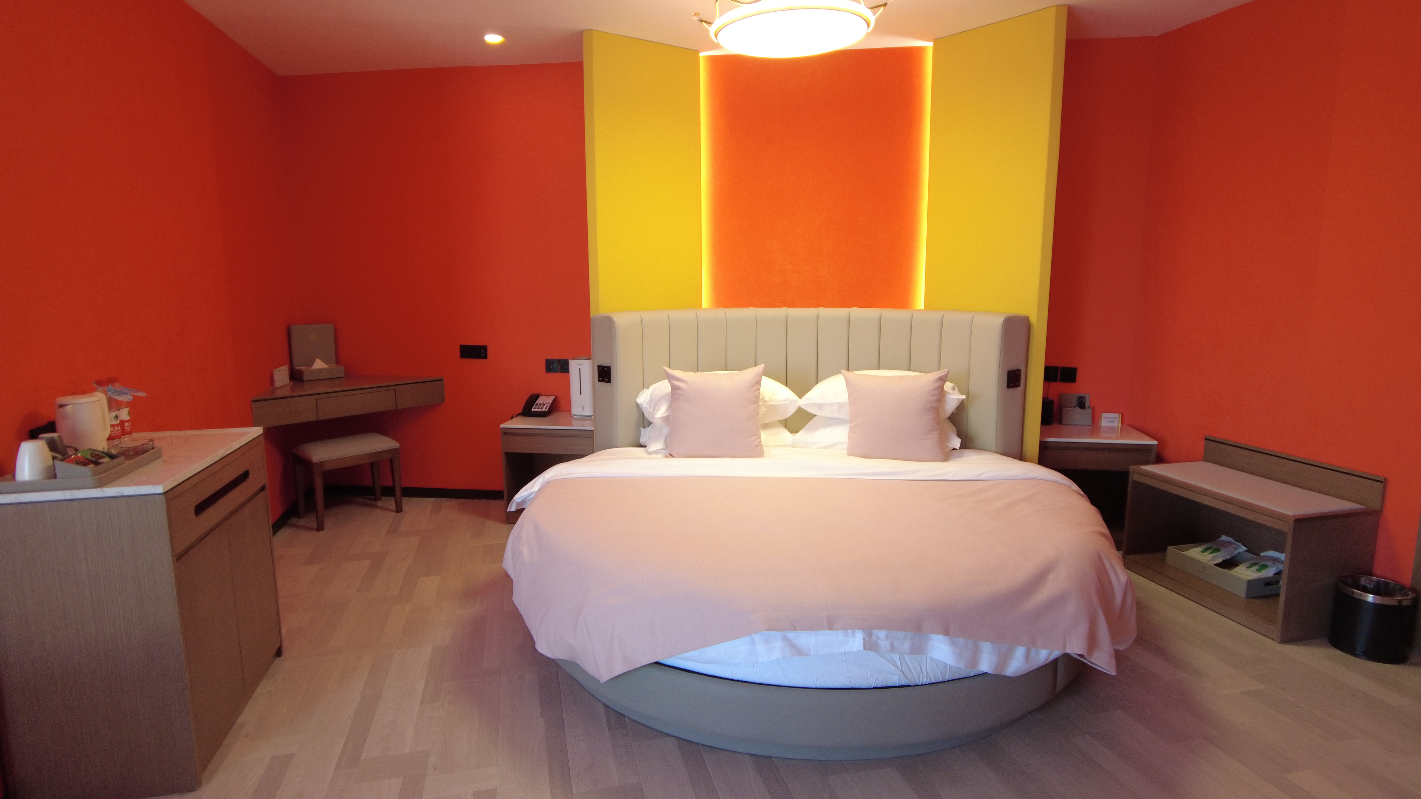 浪漫圆床房（智能语音）