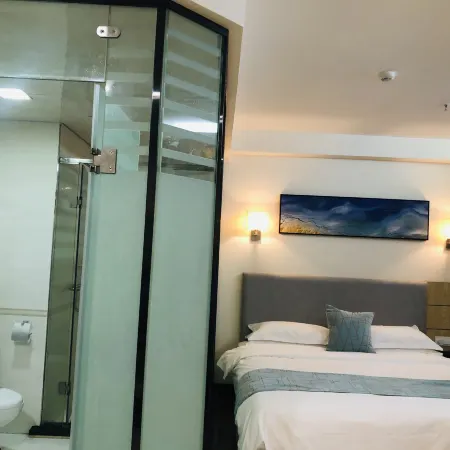 Holiday Hotel