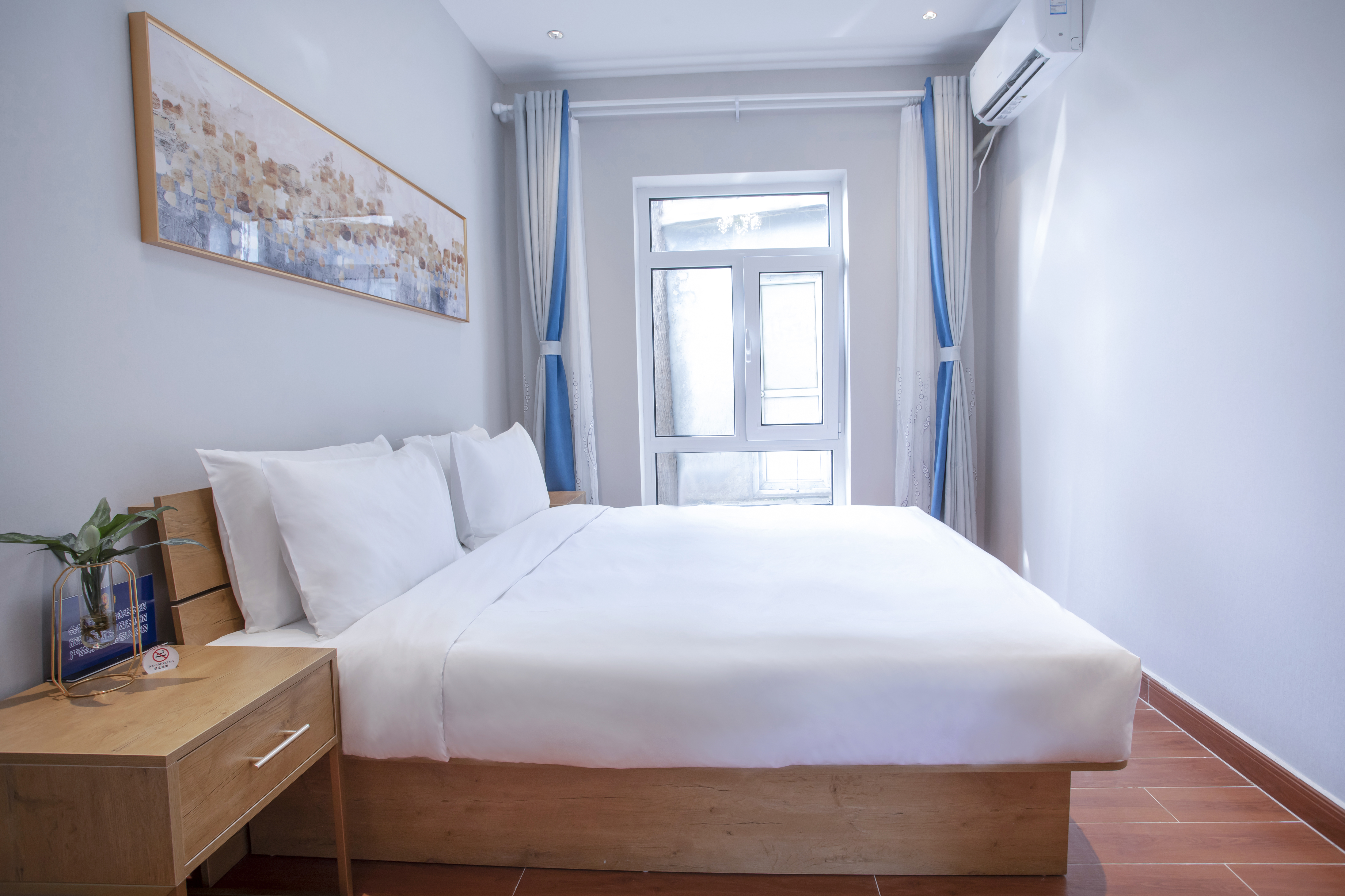 Orange Hotel (Beijing Zhongguancun Software Park)月若流金高级大床房（小冰箱+智能客控+手机投屏）