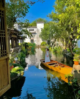 Shilily WeiYan Heritage Hot Spring Resort Hotel Отели в г. 