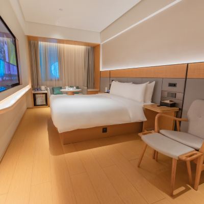 高級大床房 A （智能客控、可投屏65寸電視+新風系統） 全季飯店（大同大有廣場店）優惠