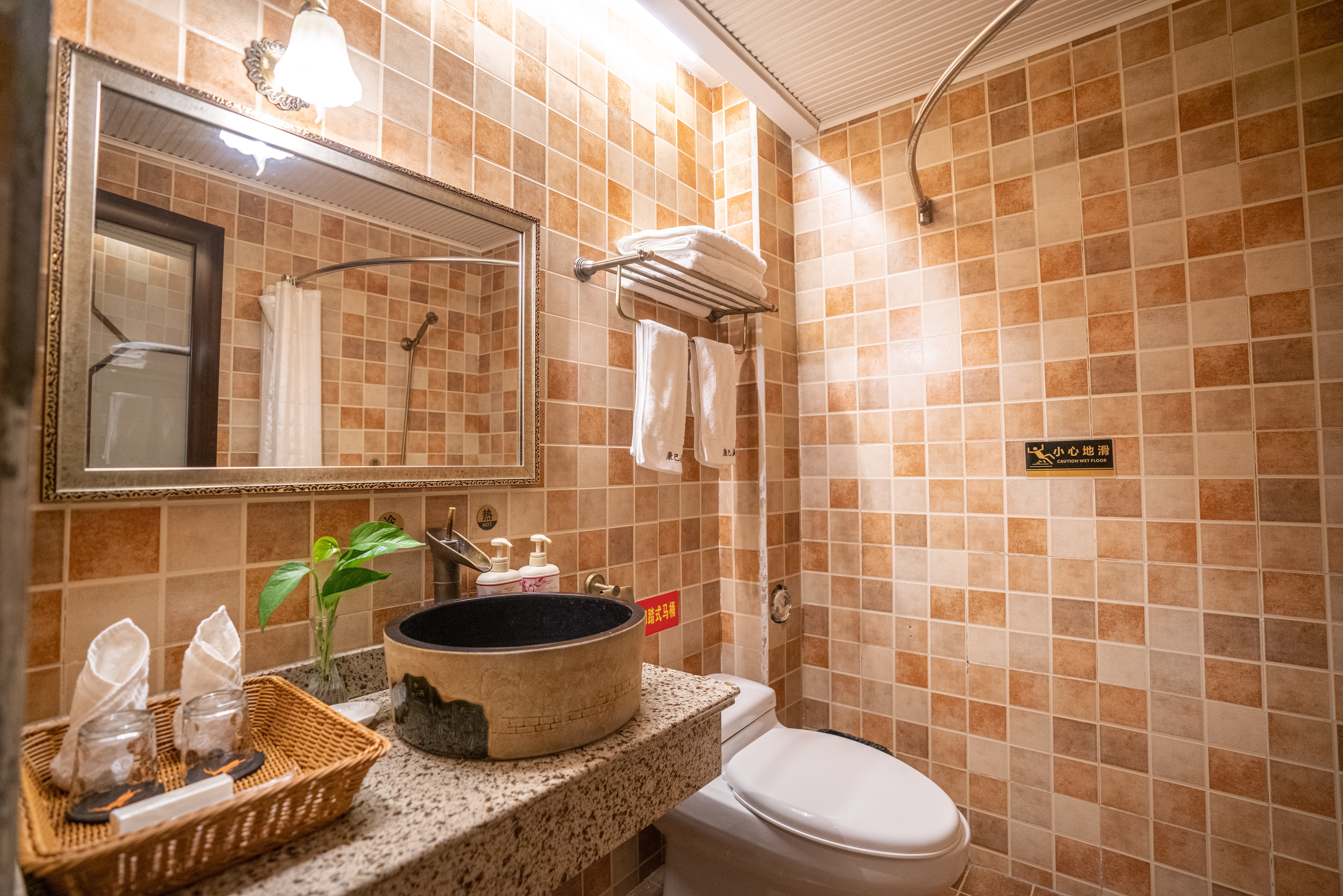 Yajiang Motel TibetWarm Family Room