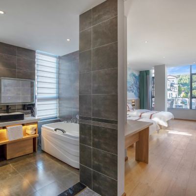 拾光·輕奢浴缸雙床房（TOTO設計師深泡浴缸+天然乳膠深眠床墊+新疆長絨棉親膚布草+TOTO智能馬桶） 拾然酒店（麗江古城南門木府店）優惠