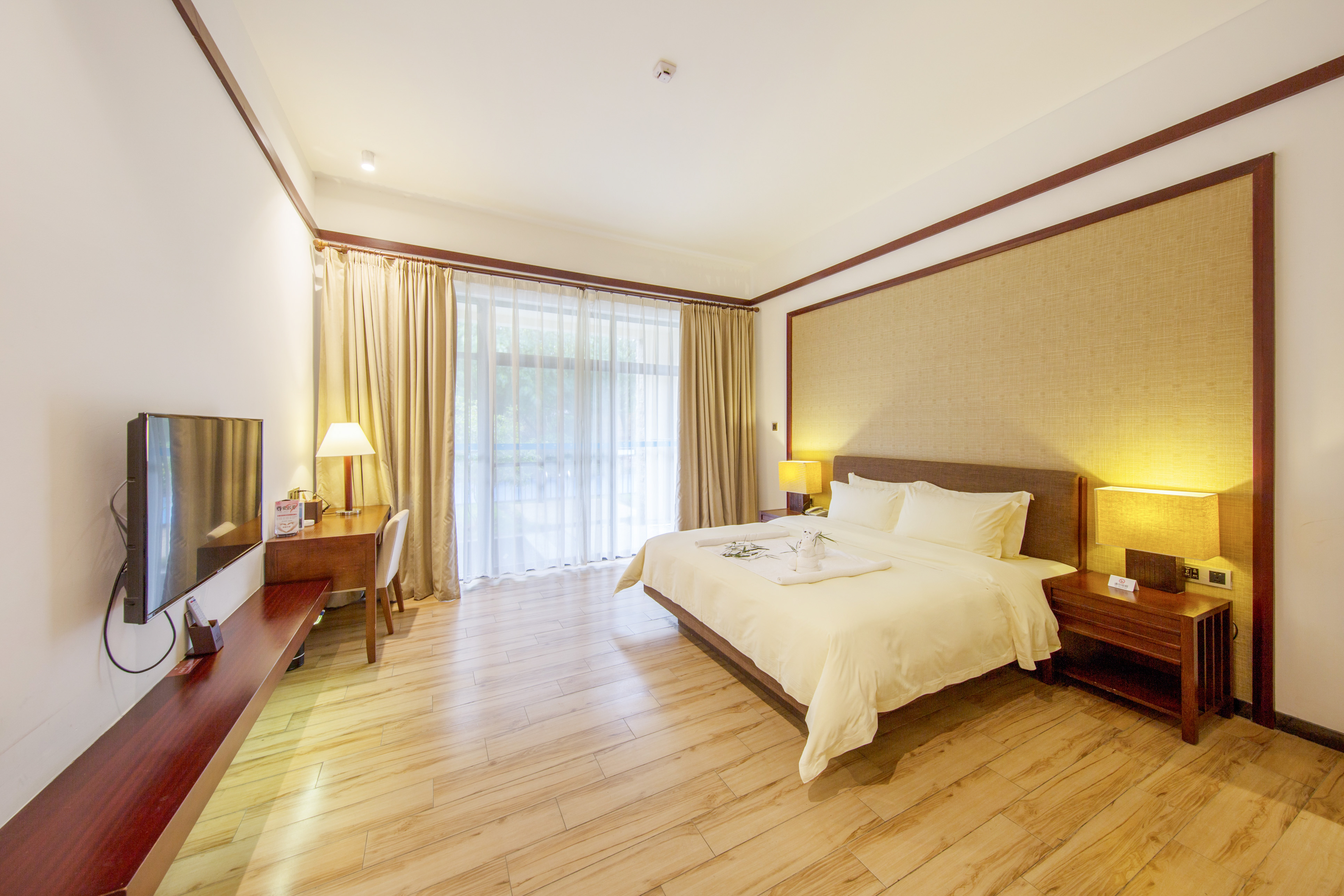 Baodun Lake Hushan Hot Spring ResortVenice Hot Spring Villa - 3-Room, Near Water (Slide)