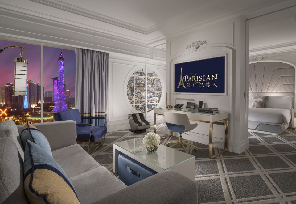 The Parisian MacaoChampagne Suite King with Eiffel Tower View