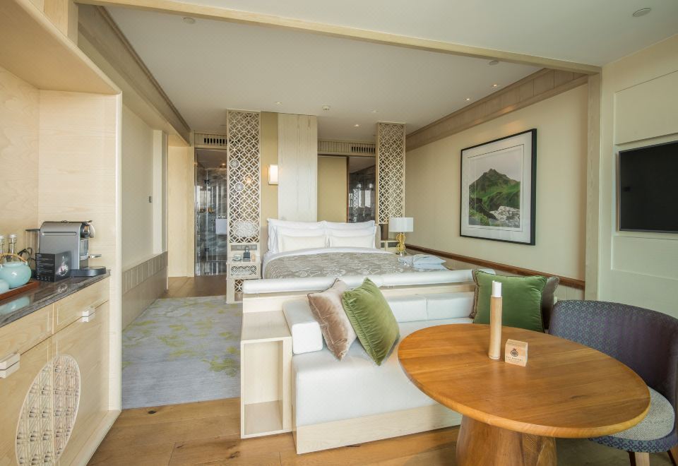 The Anandi Hotel & Spa ShanghaiAmbassador Healing Bathtub Suite