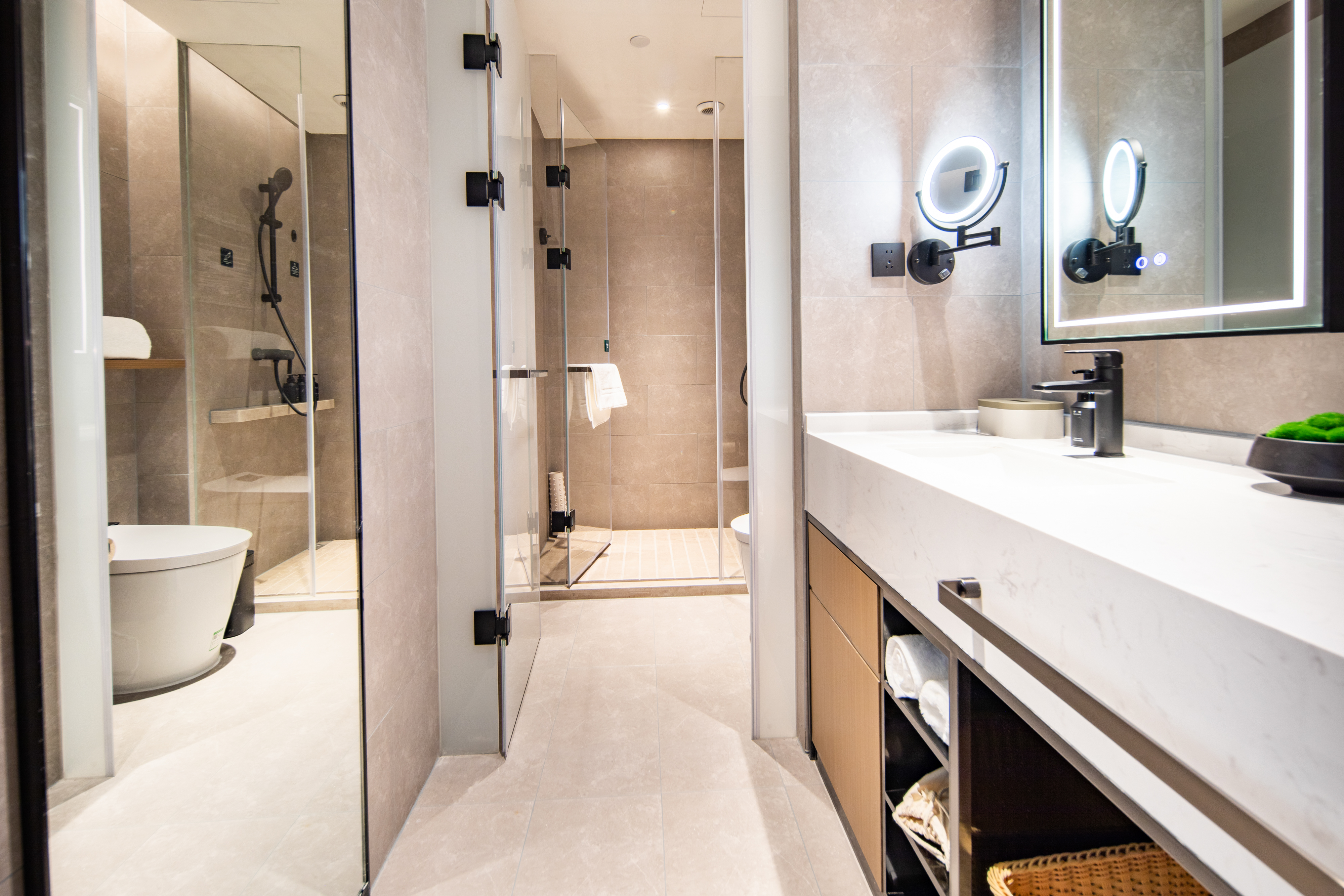 行政双床房（55寸投屏电视+迷你冰箱）