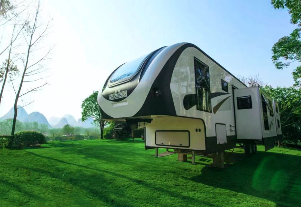 Shanshui Villa HotelLijiang Rustic Luxury | Australian 2-Bedroom 1-Living Room Starry RV