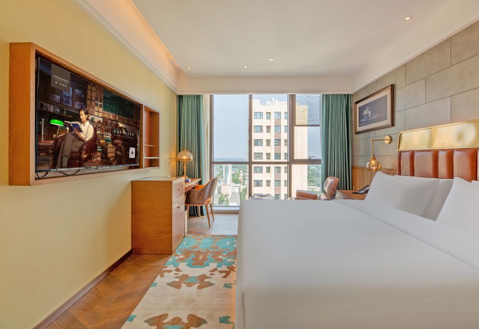 豪華大床房（全景落地窗/尤利斯躺椅/品牌床墊）