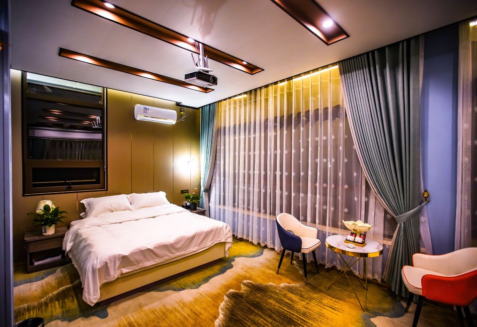 Heqing Huaxi Yazhu HomestayAdministrative Idyllic landscape king room