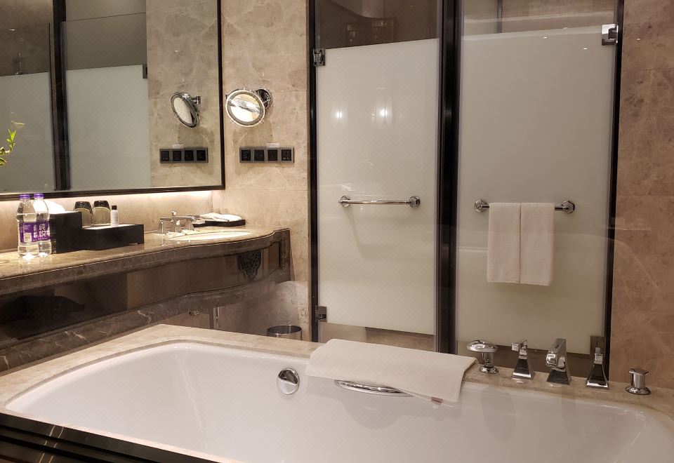 高级豪华双床房（尊享空间+深睡床垫+高层通透采光 ）