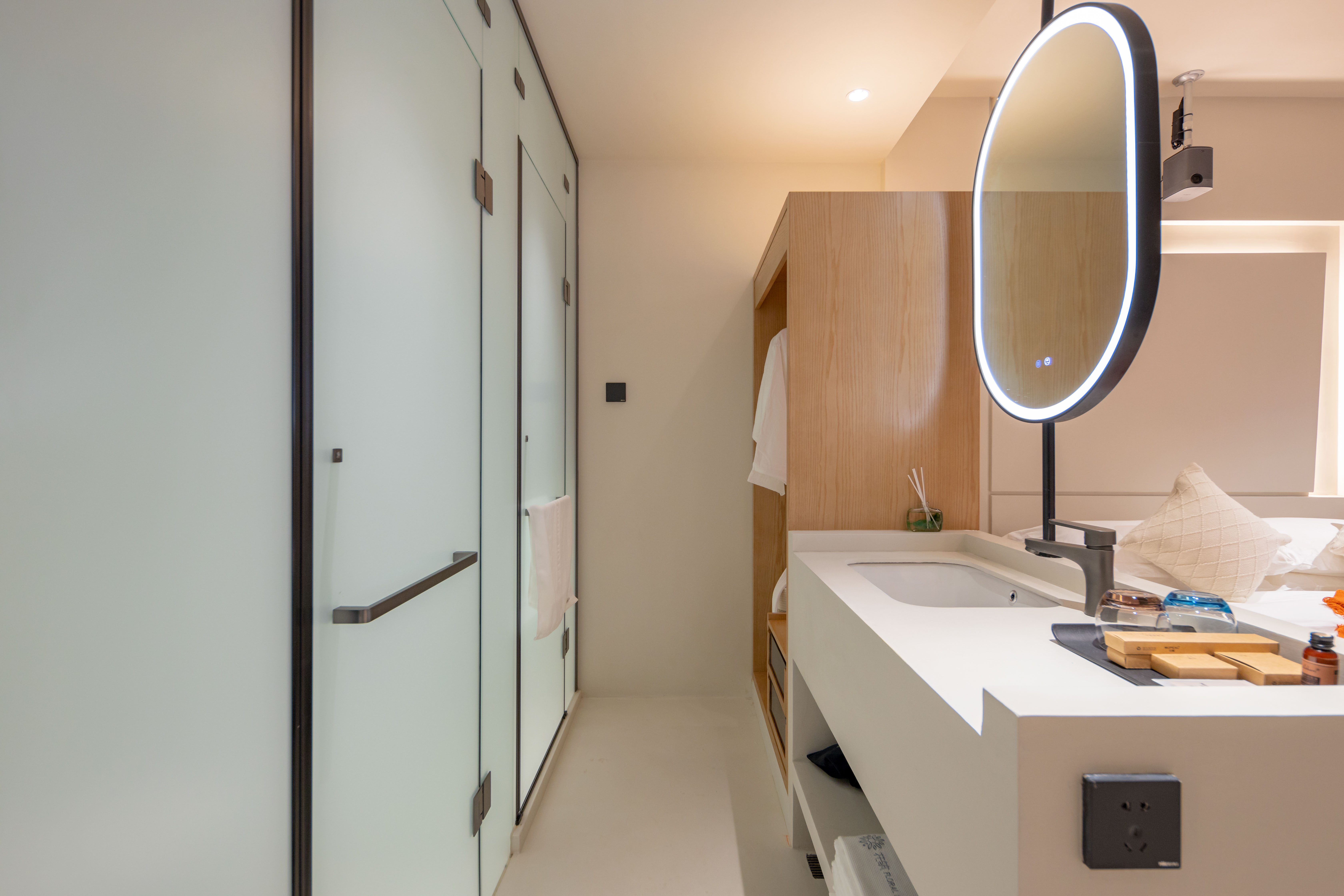 如栖·露台大床房+巨幕投影+休憩茶桌+全屋智能客控