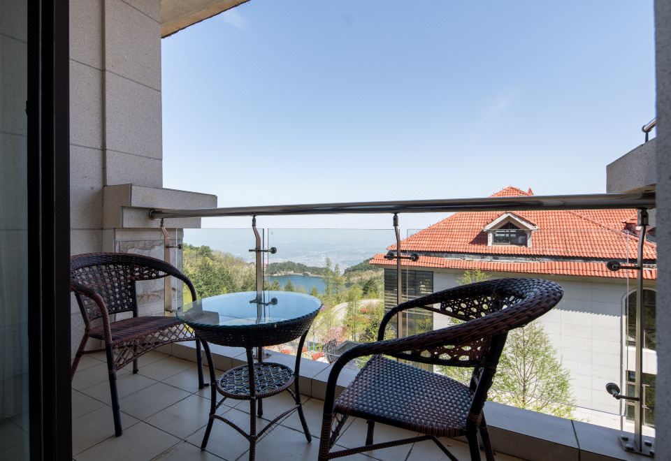 湖景阳台双床房