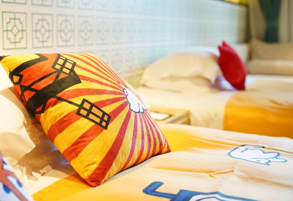 庭院湖景家庭房