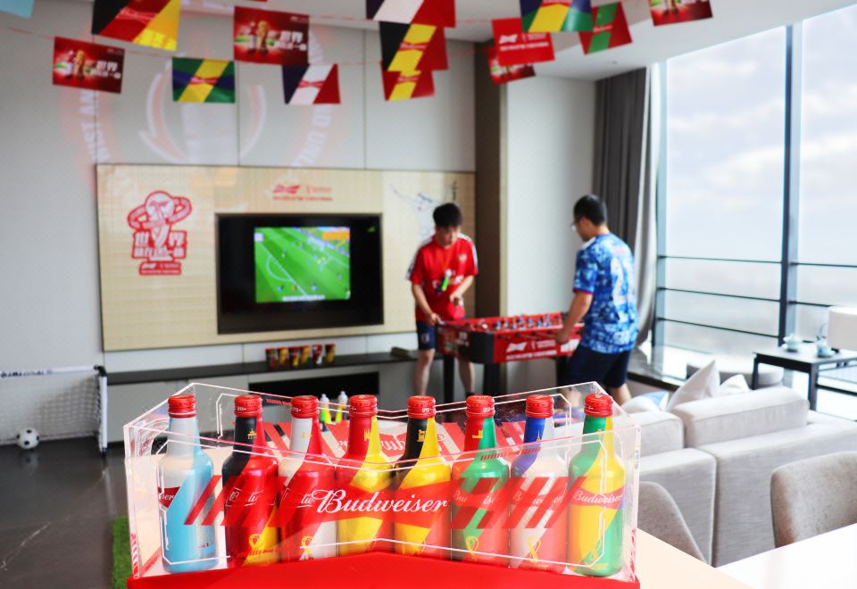 百威聯名觀賽主題房