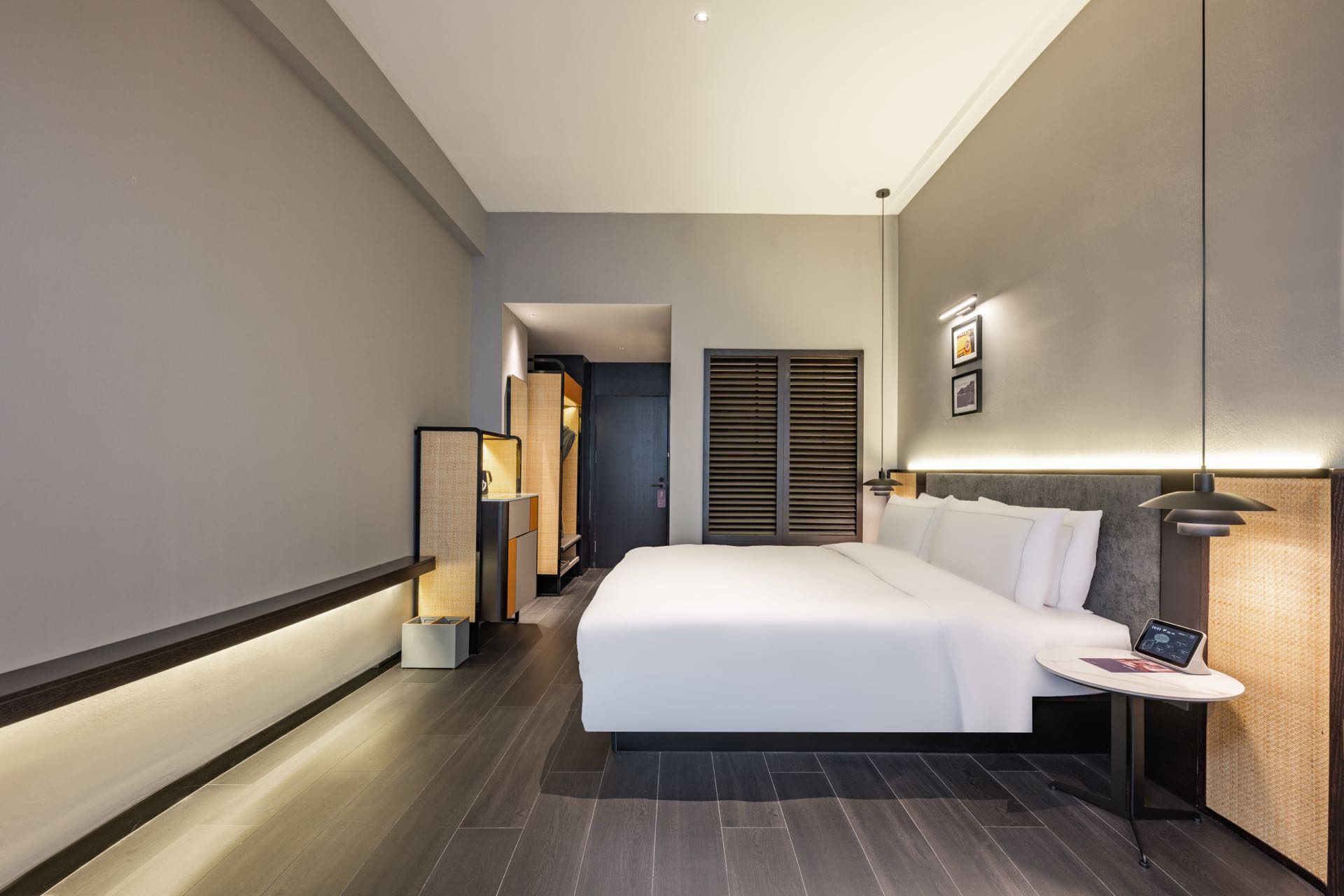 行政影音大床房（高清投影+戴森吹风机+网红浴袍+冰箱）